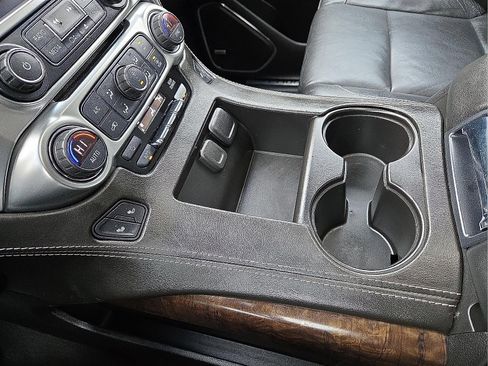 Used 2020 Chevrolet Suburban LT image 25