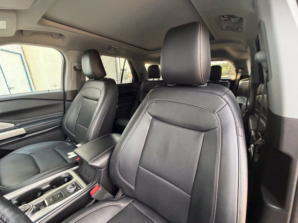 Used 2023 Ford Explorer Limited w/ Limited Technology Package AWD/4WD image 14