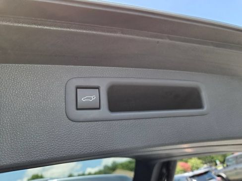 Used 2022 Toyota Highlander XLE FWD image 14
