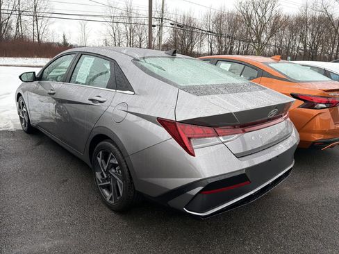 Used 2024 Hyundai Elantra SEL w/ Convenience Package image 5
