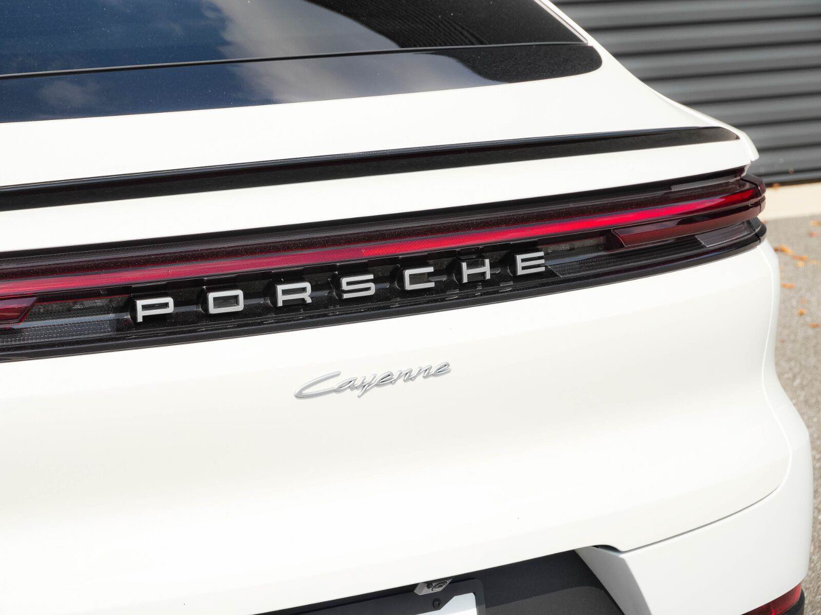 Used 2024 Porsche Cayenne Coupe AWD/4WD image 38