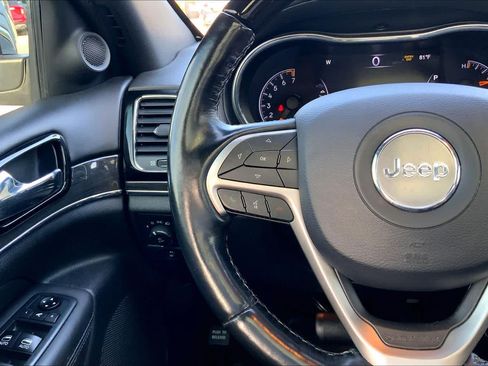 Used 2020 Jeep Grand Cherokee Overland AWD/4WD image 24