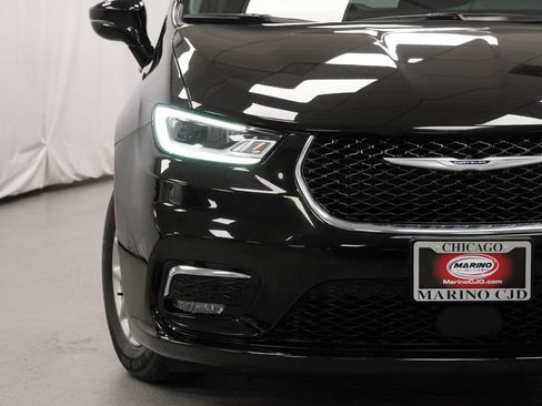 Certified 2024 Chrysler Pacifica Touring-L FWD image 7