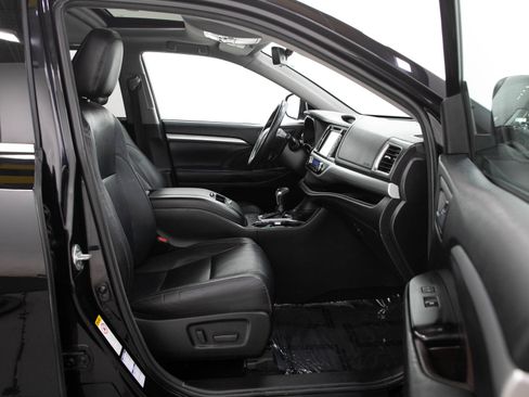 Used 2018 Toyota Highlander AWD V6 image 11
