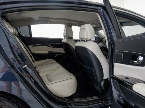 Used 2015 Kia K900 Luxury RWD image 45