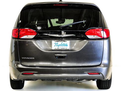 Used 2023 Chrysler Voyager LX FWD image 7