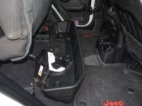 Used 2020 Jeep Gladiator Rubicon image 9