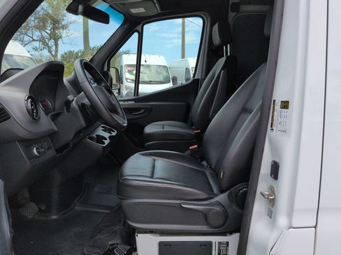 Used 2025 Mercedes-Benz Sprinter 2500 image 17