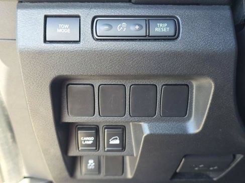 Used 2022 Nissan Frontier SV AWD/4WD image 17