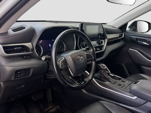 Used 2020 Toyota Highlander XLE image 18