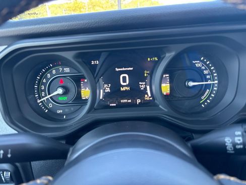Used 2024 Jeep Wrangler Unlimited AWD/4WD image 27