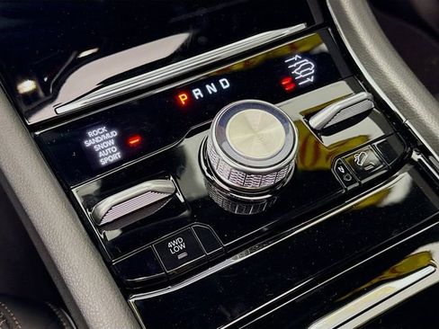 Used 2025 Jeep Grand Cherokee L Summit w/ Obsidian Package AWD/4WD image 17