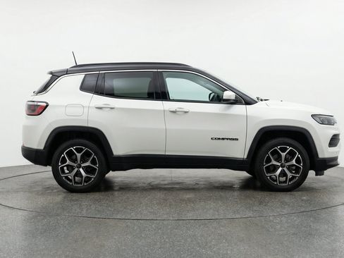 Used 2025 Jeep Compass Limited AWD/4WD image 11