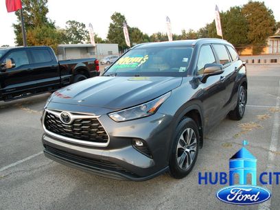 Used 2023 Toyota Highlander XLE