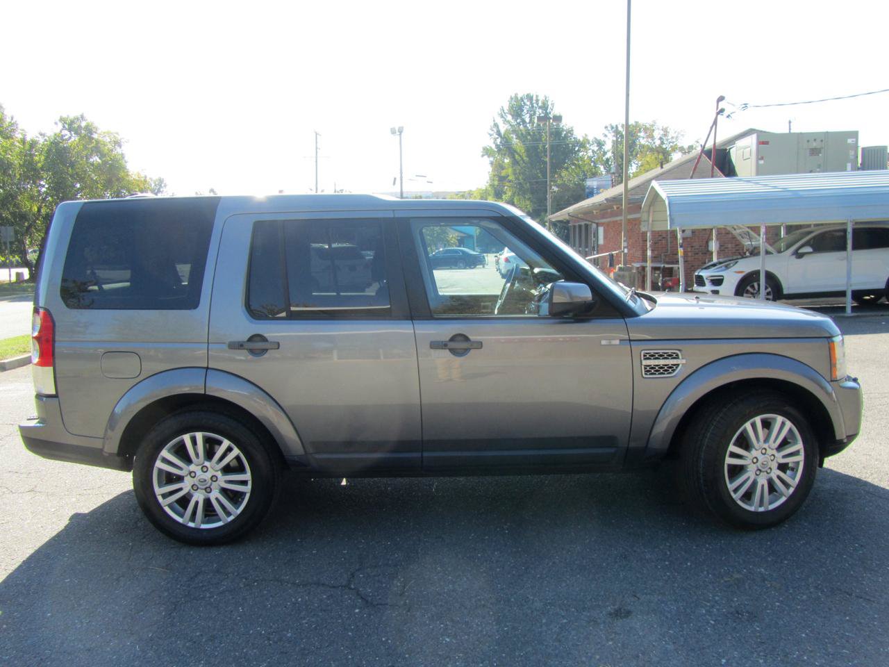 Used 2011 Land Rover LR4 HSE LUX AWD/4WD image 11