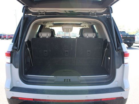 Used 2023 Lincoln Navigator Reserve image 13