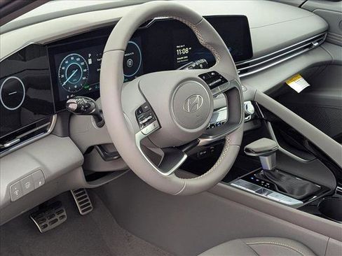 New 2025 Hyundai Elantra SEL image 3