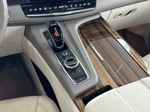 Used 2021 Cadillac Escalade Premium Luxury Platinum image 35