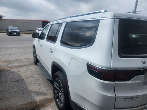 Used 2024 Jeep Wagoneer Series II w/ Flexible Seating Group image 3