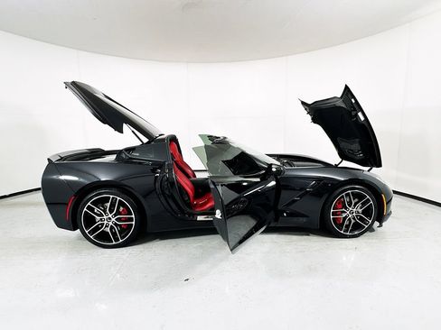 Used 2019 Chevrolet Corvette Stingray Coupe w/ Carbon Flash Badge Package RWD image 27