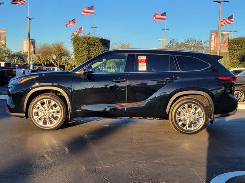 Used 2026 Toyota Highlander Limited image 7