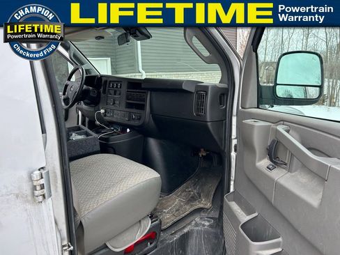 Used 2020 GMC Savana 3500 Extended w/ Driver Convenience Package image 3