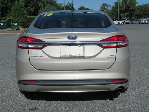 Used 2018 Ford Fusion SE FWD image 6