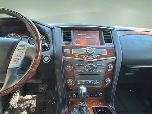 Used 2017 INFINITI QX80 4WD w/ Deluxe Technology Package image 11