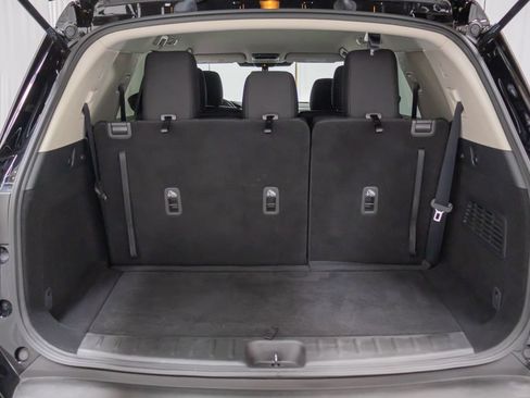 Used 2024 Nissan Pathfinder SV AWD/4WD image 13