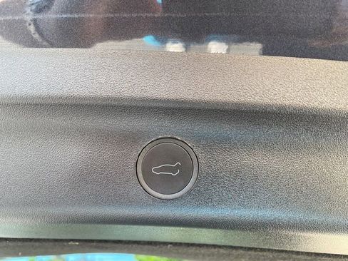 Used 2024 Tesla Model Y Long Range AWD/4WD image 18