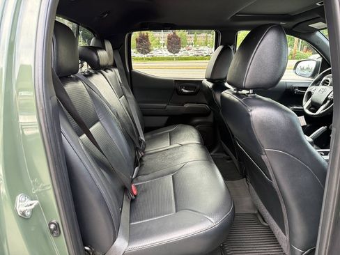 Used 2021 Toyota Tacoma TRD Off-Road w/ TRD Premium Off Road Package AWD/4WD image 29