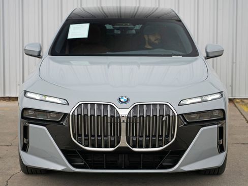 Used 2023 BMW i7 xDrive60 w/ Executive Package 2 image 57