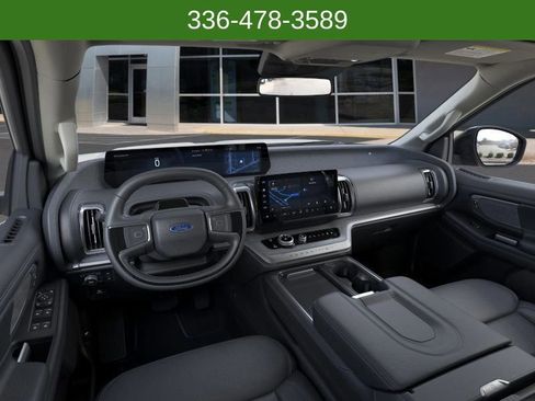 New 2025 Ford Expedition Max Platinum w/ Driver's Package image 9