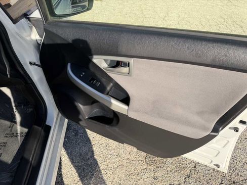 Used 2014 Toyota Prius Plug-In Hybrid image 11