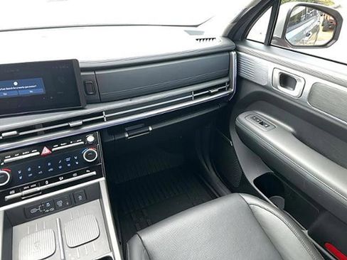 Used 2025 Hyundai Santa Fe Limited image 11