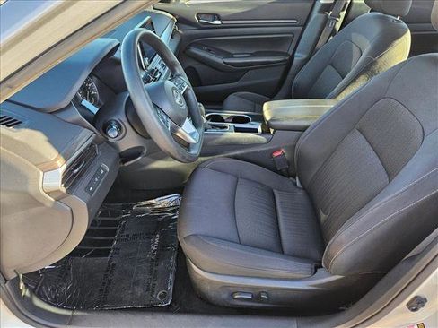 Used 2024 Nissan Altima 2.5 SV image 13