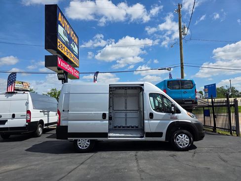 Used 2022 RAM ProMaster 3500 w/ Driver Convenience Group FWD image 5