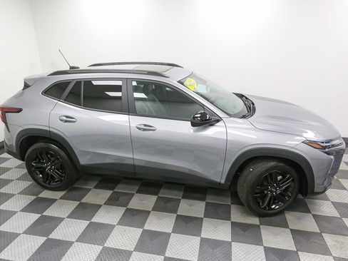 Used 2025 Chevrolet Trax ACTIV w/ Sunroof Package FWD image 5
