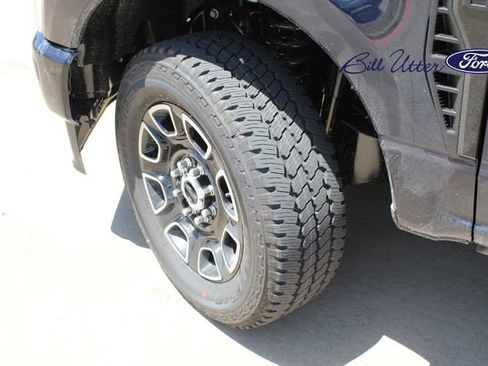 New 2025 Ford F250 Platinum w/ FX4 Off-Road Package image 5