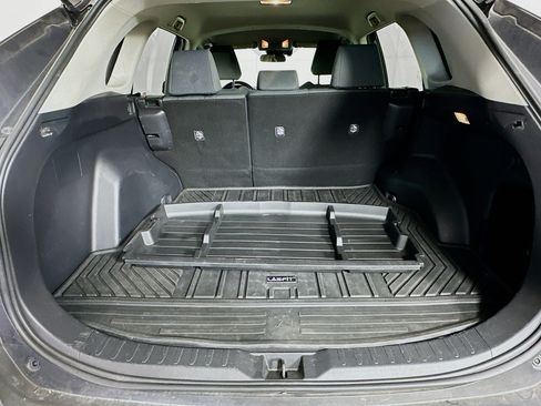 Used 2020 Toyota RAV4 XLE w/ Carpet Mat Package AWD/4WD image 29