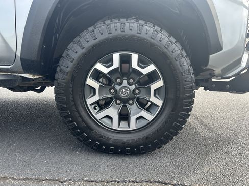 Used 2023 Toyota Tacoma TRD Off-Road w/ Technology Package image 33