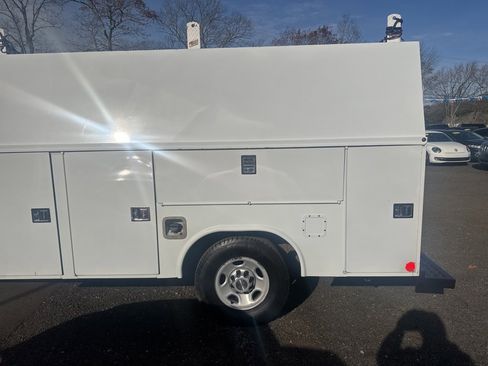 Used 2014 Chevrolet Express 3500 image 16