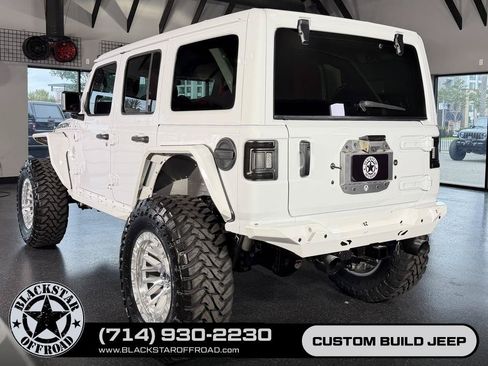 Used 2025 Jeep Wrangler Unlimited Rubicon AWD/4WD image 8