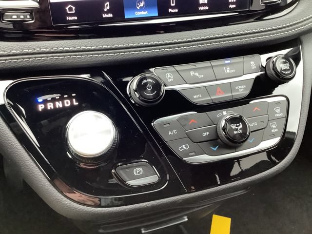 New 2026 Chrysler Pacifica Select AWD/4WD image 16