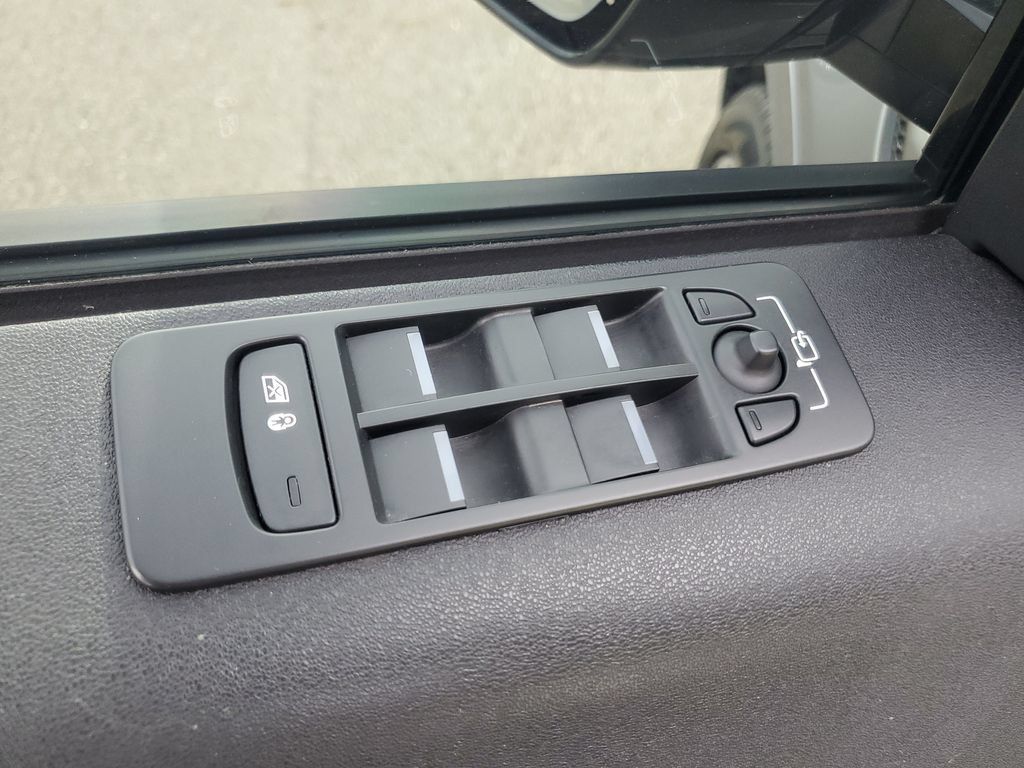 Used 2023 Land Rover Discovery Sport S R-Dynamic AWD/4WD image 9