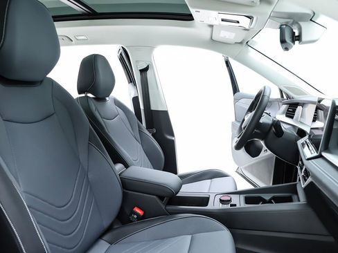 New 2026 Volkswagen Tiguan SE image 36