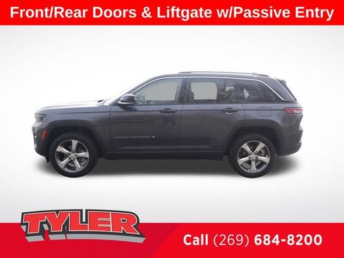 Certified 2022 Jeep Grand Cherokee Limited w/ Luxury Tech Group II AWD/4WD image 4