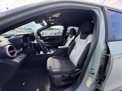 Used 2024 Chevrolet Trax RS w/ Driver Confidence Package FWD image 14