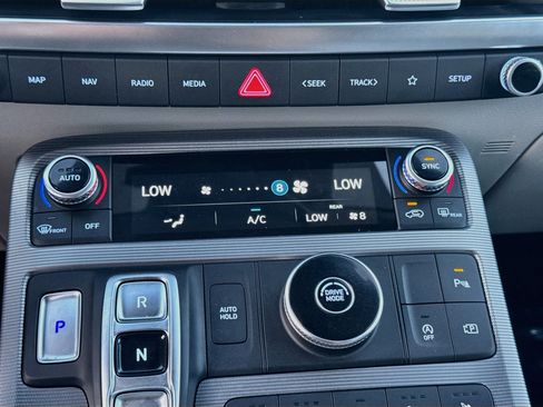 Used 2025 Hyundai Palisade Calligraphy FWD image 12