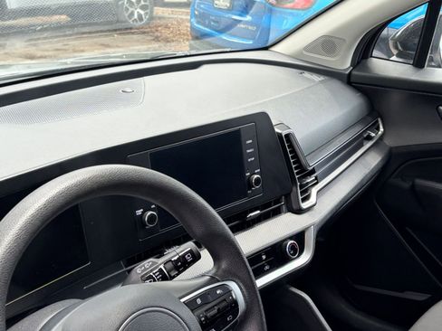Used 2025 Kia Sportage LX FWD image 33